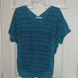Lush V-neck turquoise blouse, geometric pattern, Short Sleeve, Size: Small